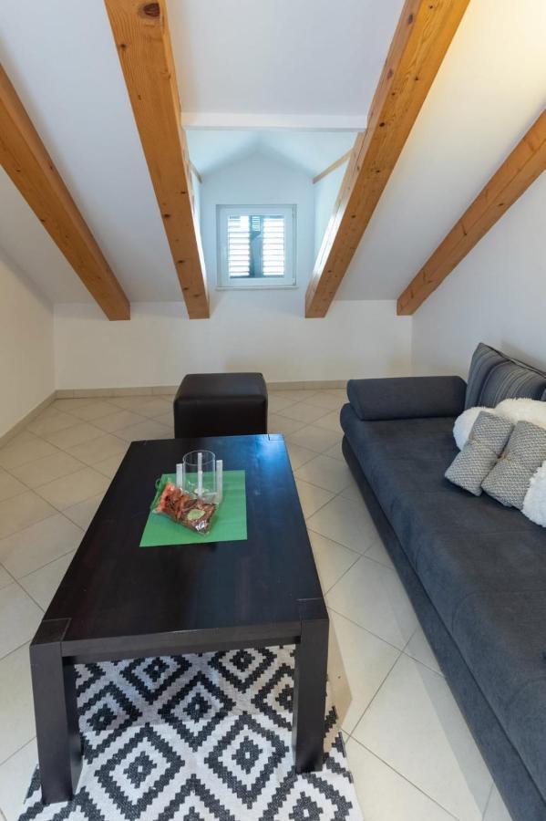 Emily Apartment Sudurad ภายนอก รูปภาพ